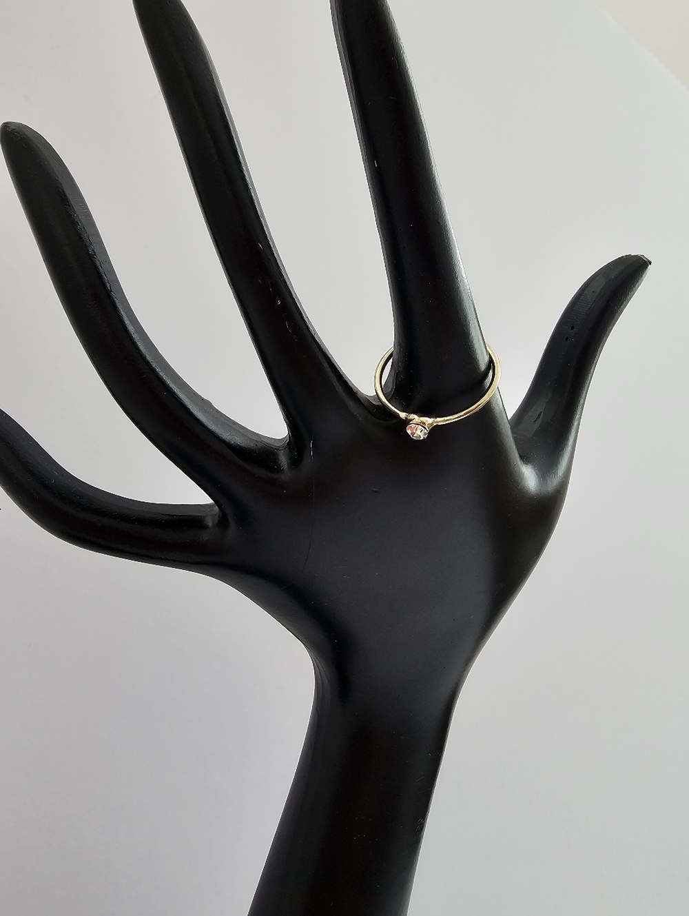 Vintage Gold Tone Minimalist Solitaire Ring - Bezel Set Rhinestone - Size 7